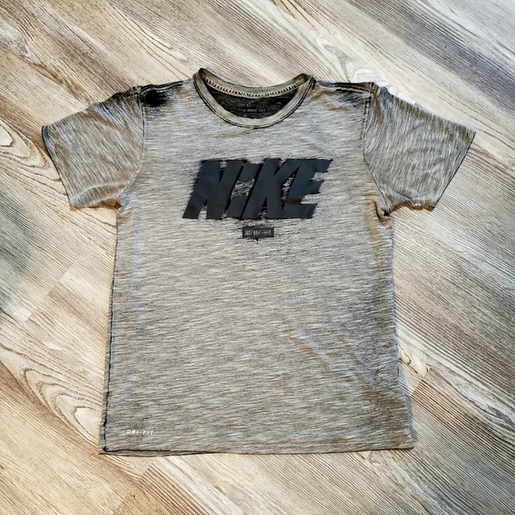 Nike Dri Fit Mens S Distressed Look T Shirt Crew Neck Grey Black Logo Stretch - Picture 6 of 7